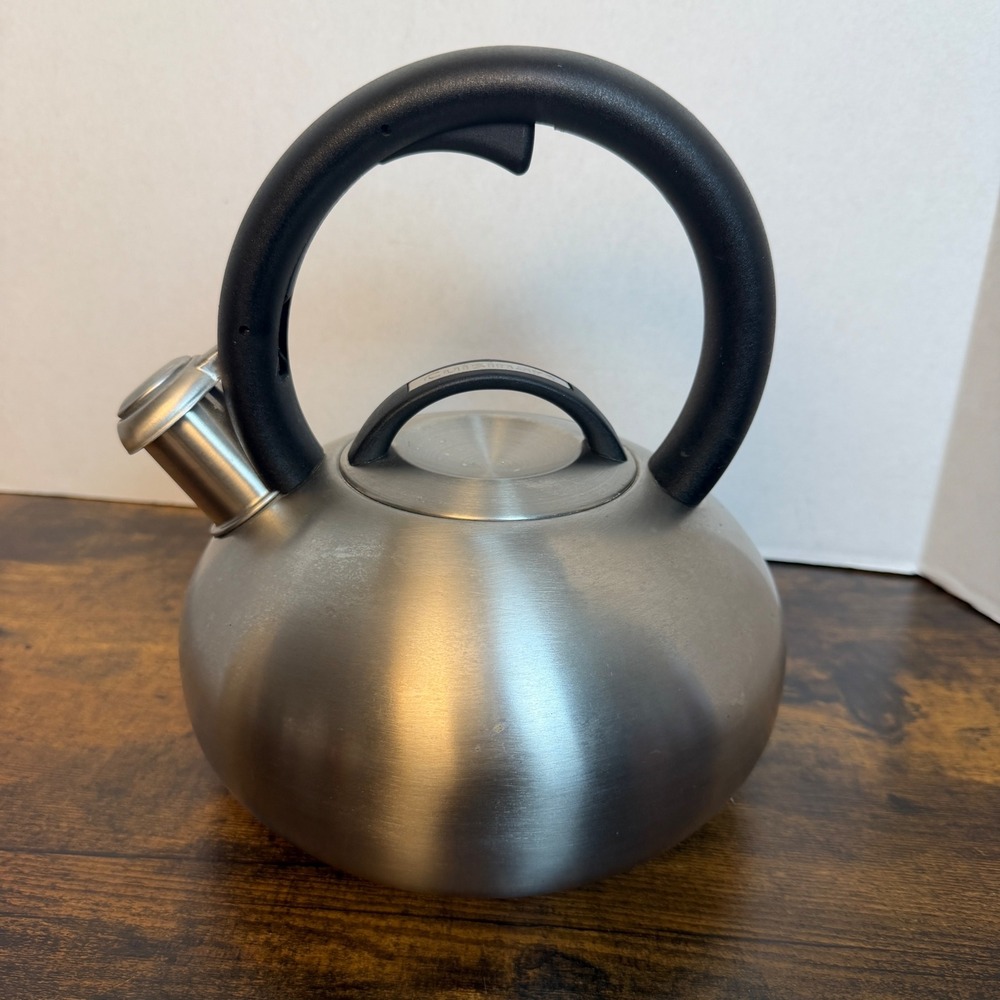 Cuisinart Tea Kettle 2Qt Silver CTK-SS4 Stainless Steel Whistling Peak